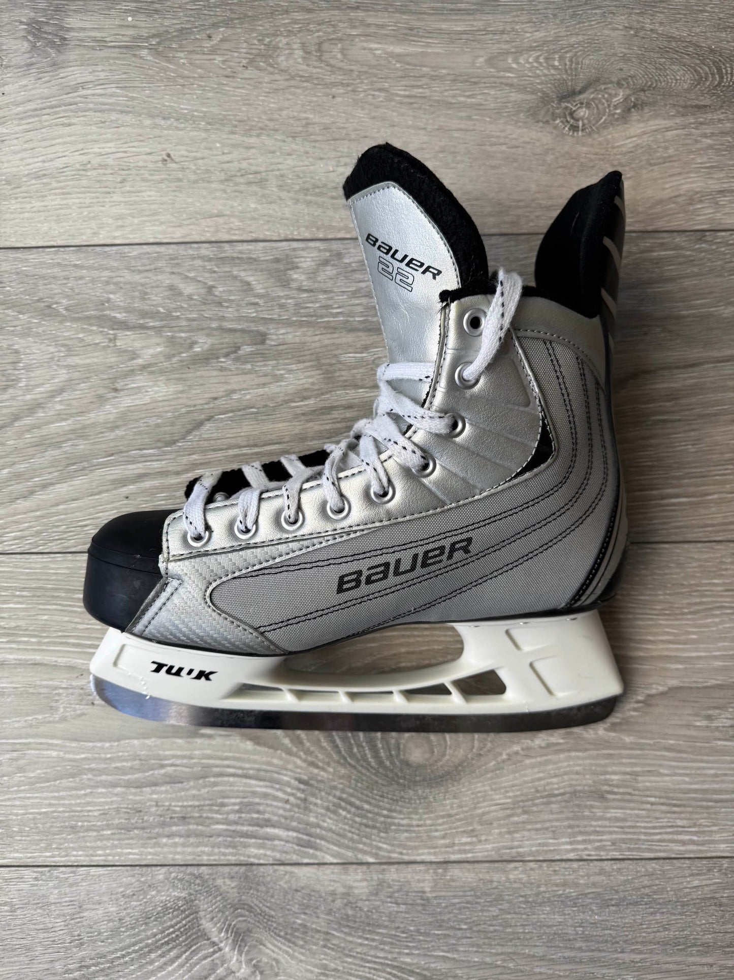 Bauer 22 "Silver Surfer" - UK 8.5