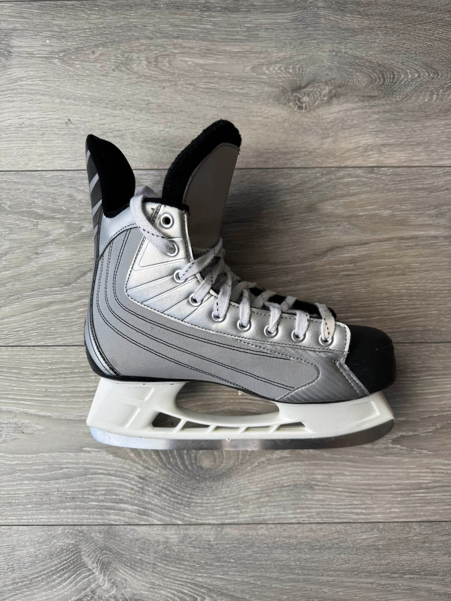 Bauer 22 "Silver Surfer" - UK 8.5