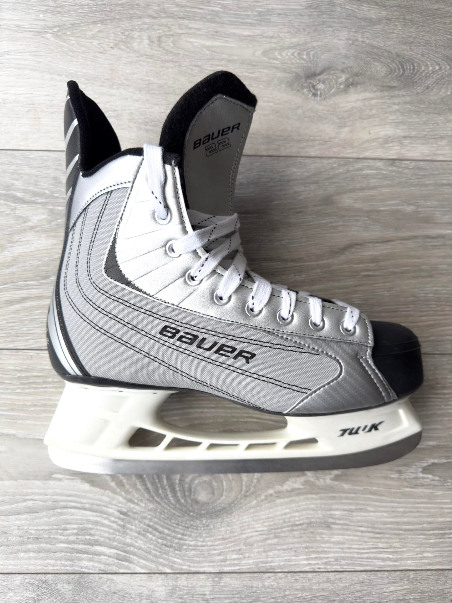 Bauer 22 "Silver Surfer" - UK 9.5