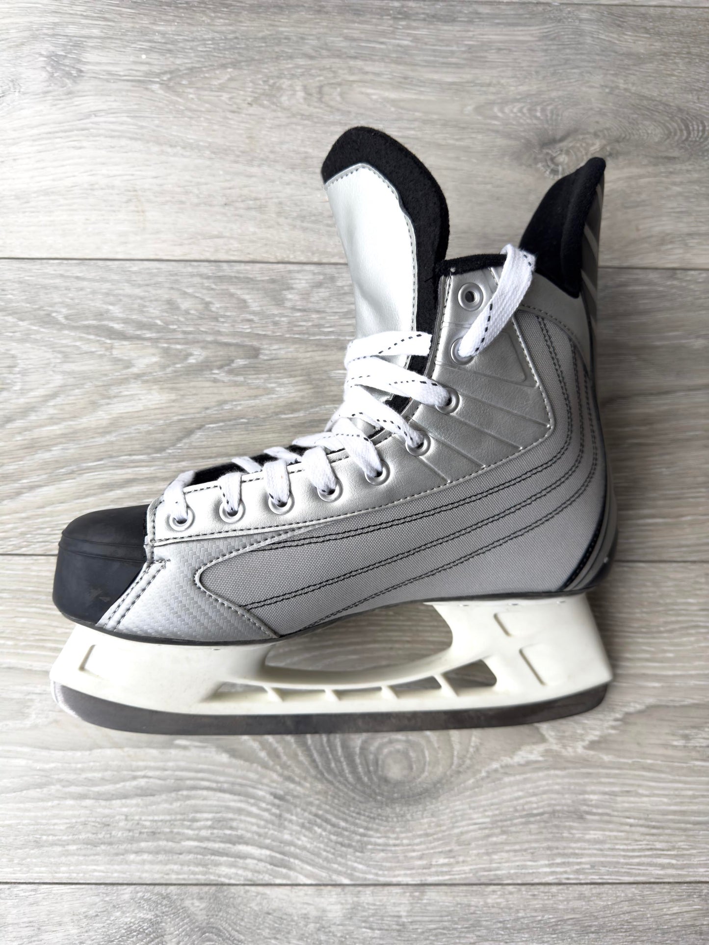 Bauer 22 "Silver Surfer" - UK 9.5